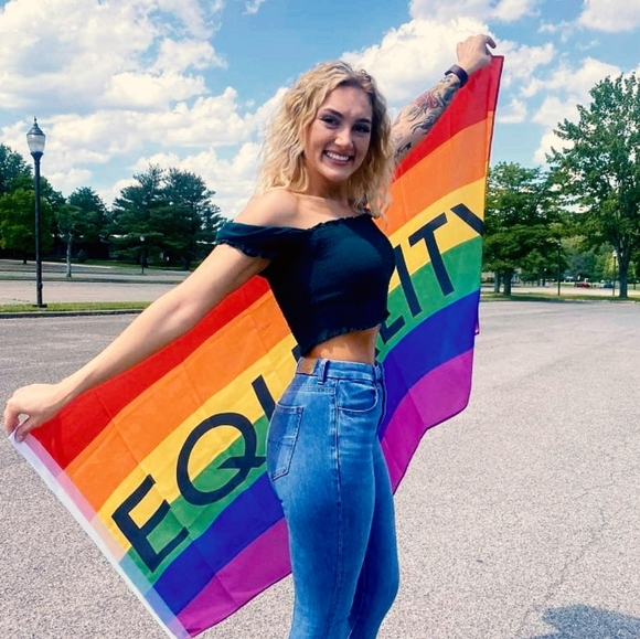 Meet your Posher, Alexus Michelle! - Picture 3 of 6